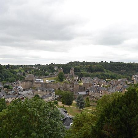 Mercier De Montigny - Les Chambres Du Beffroi - Spa Et Massage Fougères Εξωτερικό φωτογραφία
