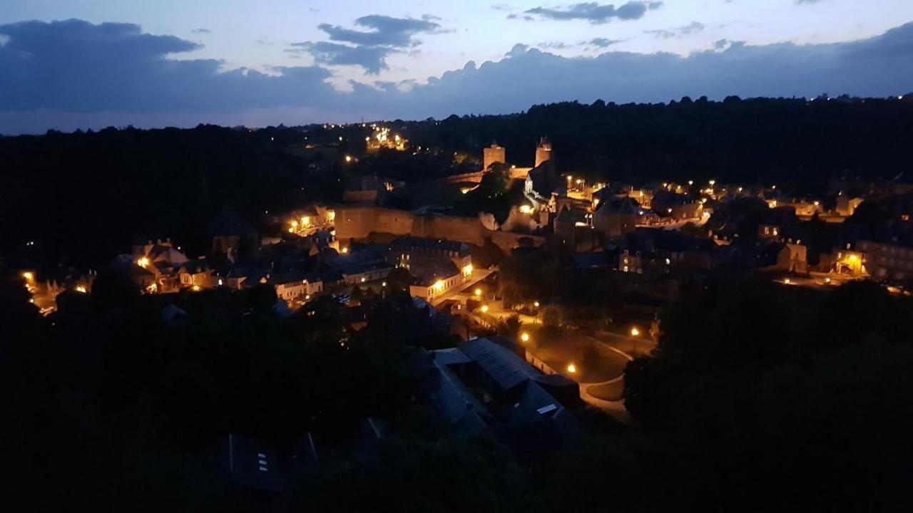 Mercier De Montigny - Les Chambres Du Beffroi - Spa Et Massage Fougères Εξωτερικό φωτογραφία