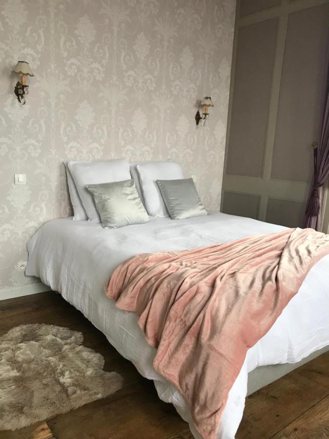 Mercier De Montigny - Les Chambres Du Beffroi - Spa Et Massage Fougères Εξωτερικό φωτογραφία