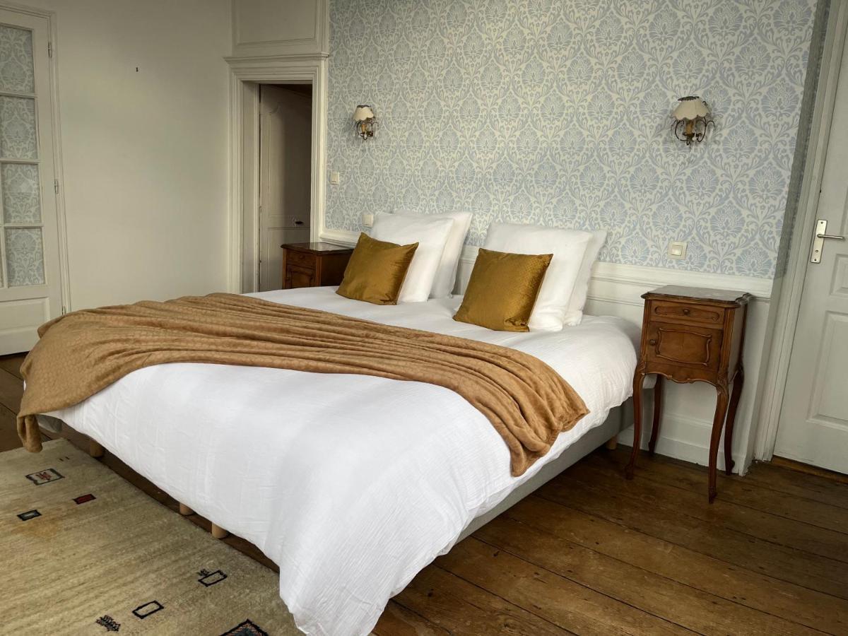 Mercier De Montigny - Les Chambres Du Beffroi - Spa Et Massage Fougères Εξωτερικό φωτογραφία