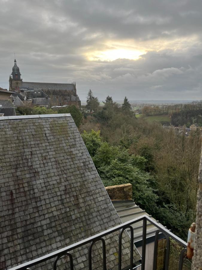 Mercier De Montigny - Les Chambres Du Beffroi - Spa Et Massage Fougères Εξωτερικό φωτογραφία