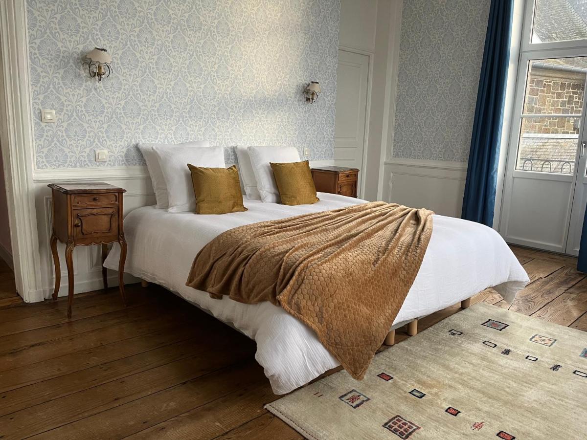 Mercier De Montigny - Les Chambres Du Beffroi - Spa Et Massage Fougères Εξωτερικό φωτογραφία