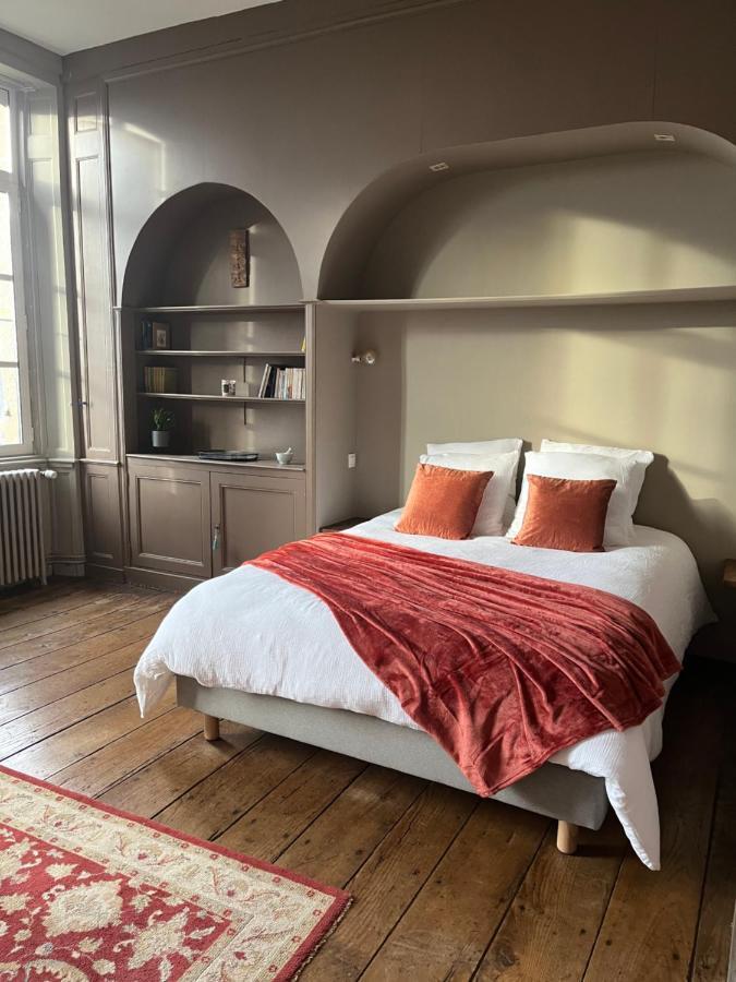 Mercier De Montigny - Les Chambres Du Beffroi - Spa Et Massage Fougères Εξωτερικό φωτογραφία