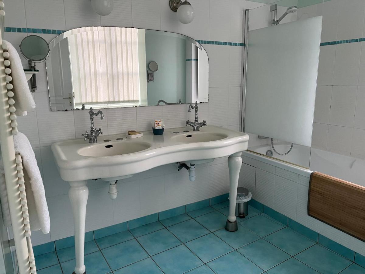 Mercier De Montigny - Les Chambres Du Beffroi - Spa Et Massage Fougères Εξωτερικό φωτογραφία