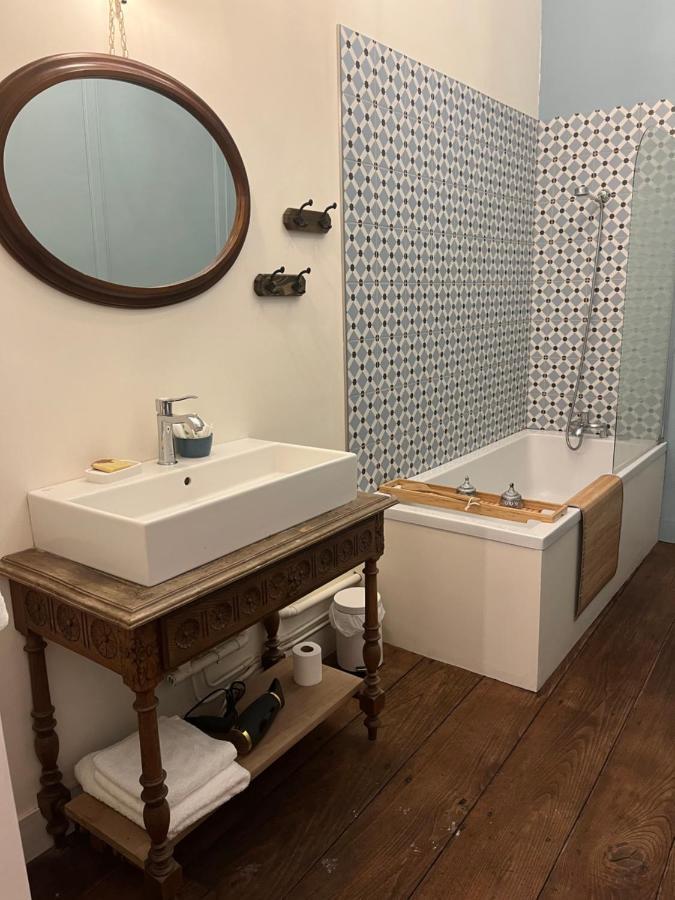 Mercier De Montigny - Les Chambres Du Beffroi - Spa Et Massage Fougères Εξωτερικό φωτογραφία