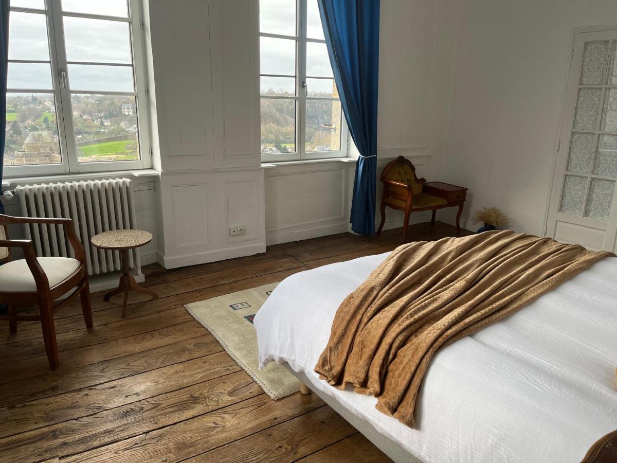 Mercier De Montigny - Les Chambres Du Beffroi - Spa Et Massage Fougères Εξωτερικό φωτογραφία