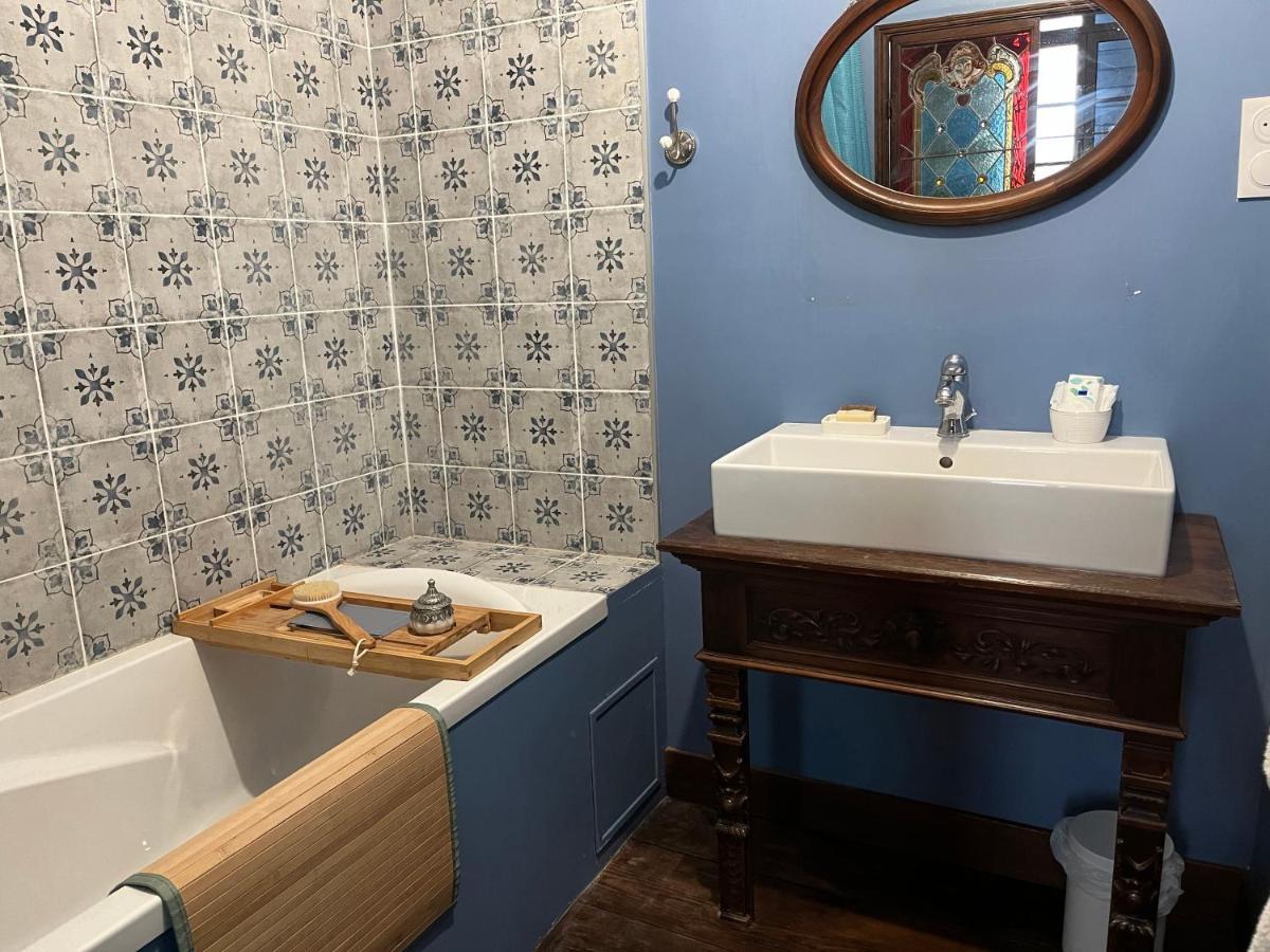 Mercier De Montigny - Les Chambres Du Beffroi - Spa Et Massage Fougères Εξωτερικό φωτογραφία