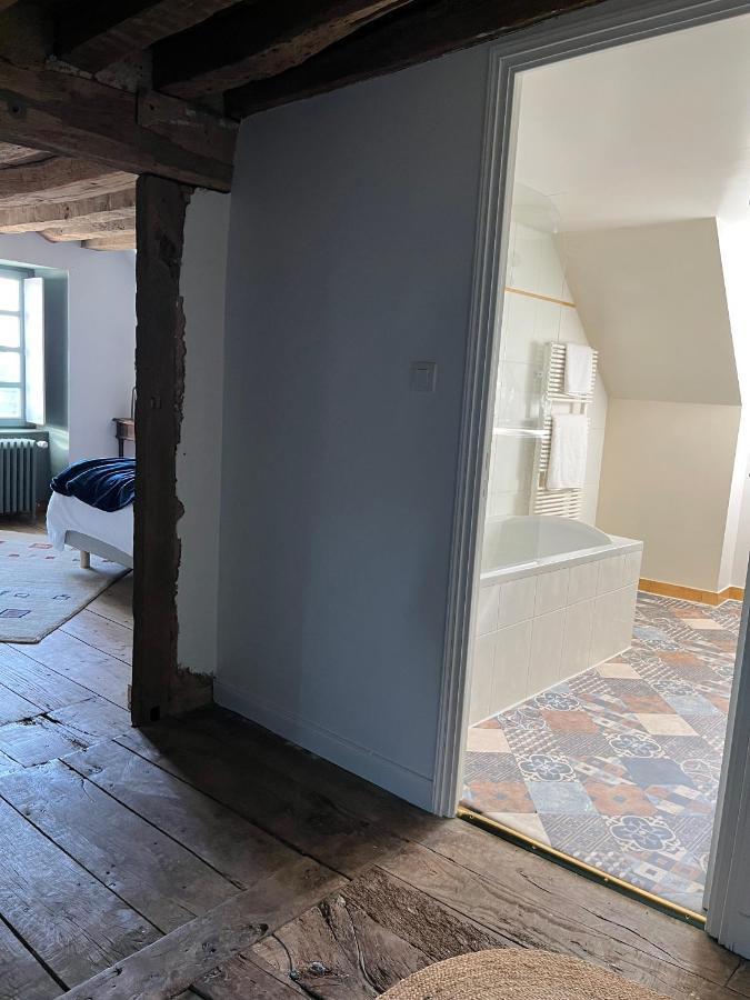 Mercier De Montigny - Les Chambres Du Beffroi - Spa Et Massage Fougères Εξωτερικό φωτογραφία