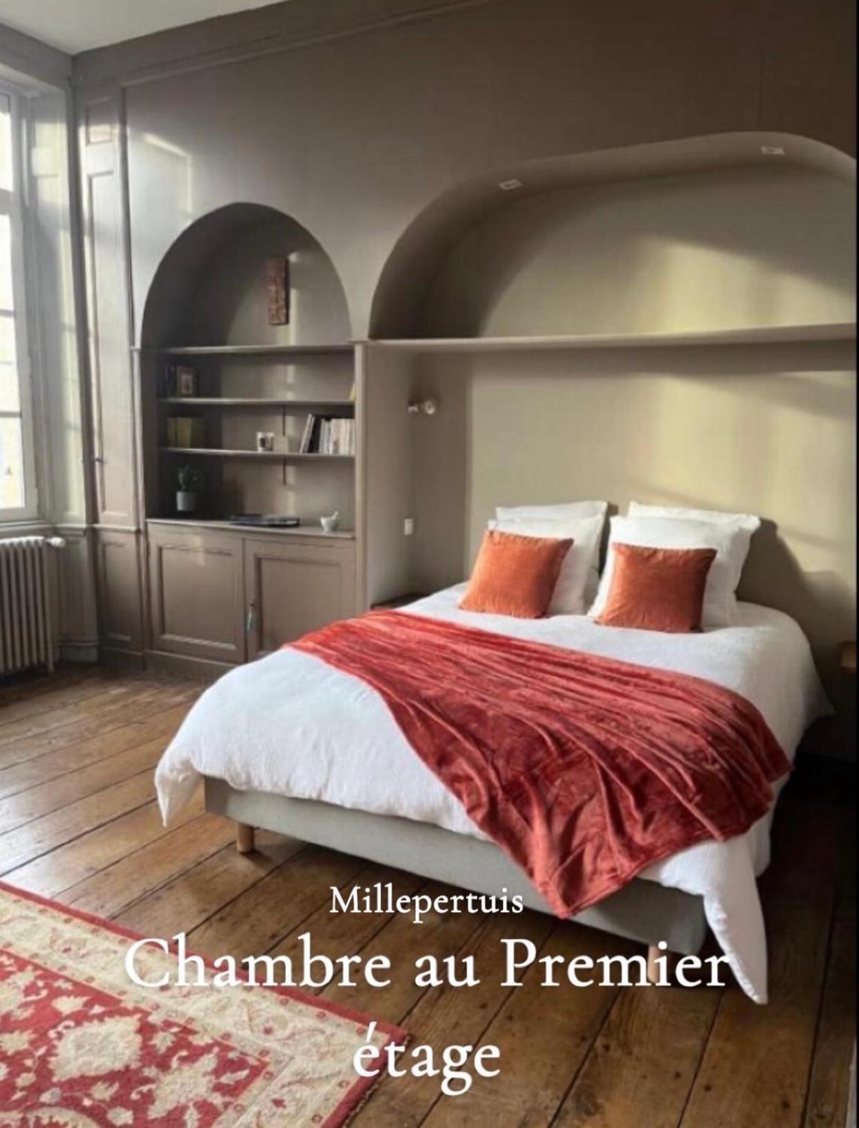 Mercier De Montigny - Les Chambres Du Beffroi - Spa Et Massage Fougères Εξωτερικό φωτογραφία
